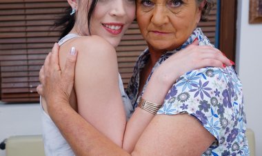 Naughty babe getting seduced by a horny lesbian granny