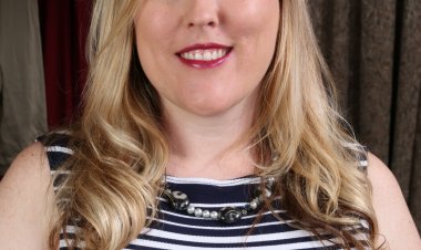 Curvy big booty American housewife getting frisky