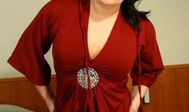 Masked mature slut getting wet just for you