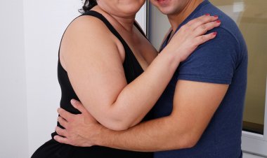 Chubby mature lady getting it on with her toy boy