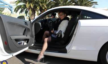 Hot classy mature lady taking on a hard cock