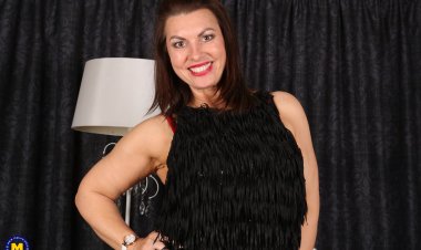 This British MILF loves to play alone