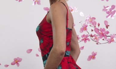 Blonde housewife fucking and sucking on the couch