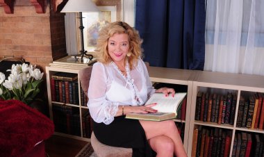 Naughty Karen Summer is a horny housewife