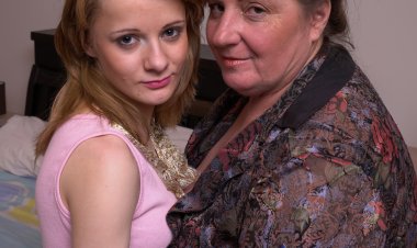 Horny old and young lesbians go to town