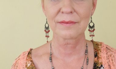 Unshaved housewife playing with her pussy