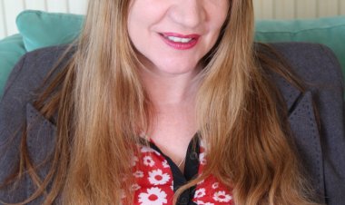 This naughty British housewife is getting ready for something