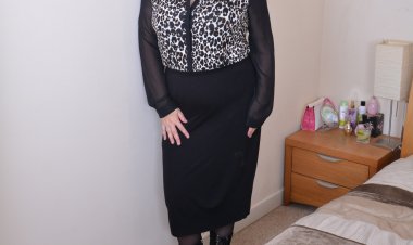 Chubby British housewife playing with herself