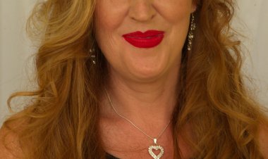 Horny older cougar doing her toy boy