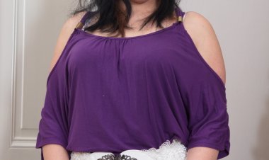 Horny housewife getting wet in the holiday season