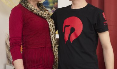 Naughty mature lady foing the guy next door