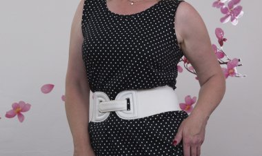 This horny housewife loves fucking and sucking