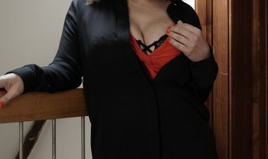 Big breasted MILF playing with her pussy in the hallway