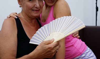 Hot babe doing a naughty mature lesbian