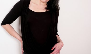 Horny British housewife knows how to please herself