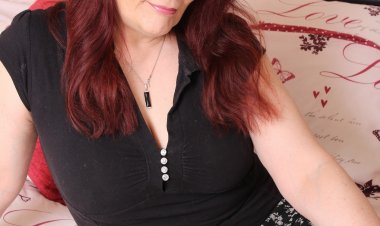 British mature lady doing her toy boy