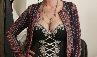 Naughty mature lady playing with her wet pussy