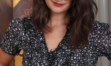 Hot American lady playing with herself