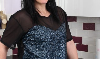 Naughty housewife Montse gets horny in her kitchen