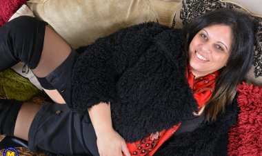 Naughty chubby mature housewife playing with herself