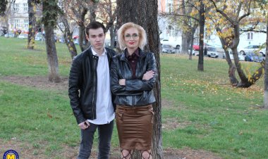 This naughty mature lady seduces her to boy