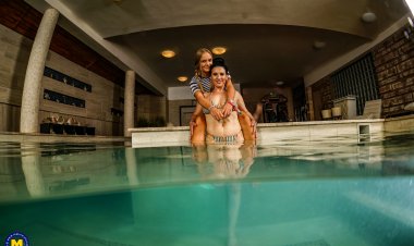 Two old and young lesbians lick eachother at the swimming pool