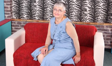 Hairy mature lady playing with herself