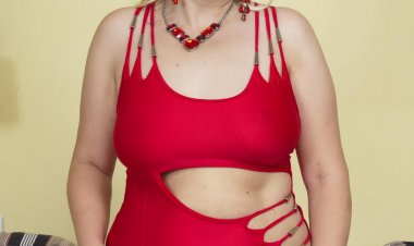 See this mature slut fuck like a maniac