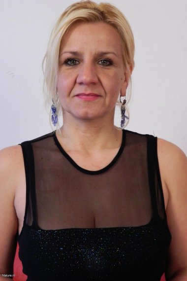 Horny mature Evelyn fucking and sucking like a maniac