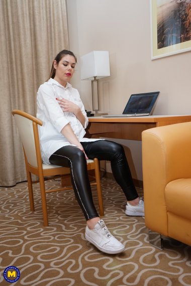 Pregnant mom sucks a big cock and gets fucked hard