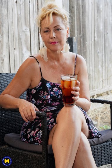 Hairy mature lady playing with her pussy