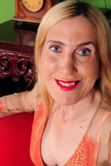 Hairy American housewife playing with her pussy