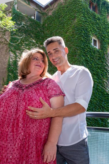 Huge breasted mature BBW is getting a younger cock to hanbdle