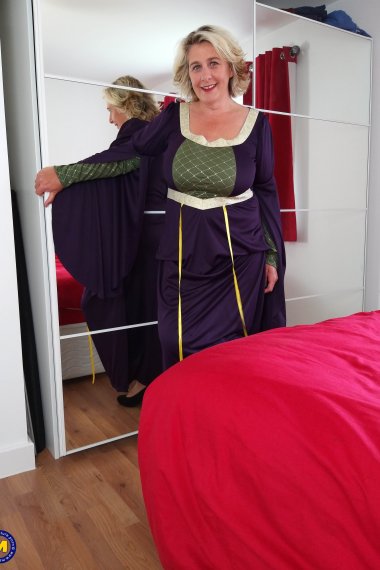 Horny big breasted Camilla loves to suck the cum out of her lover