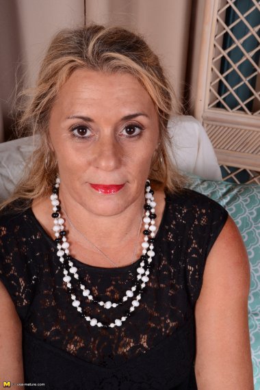 Hairy American housewife playing around