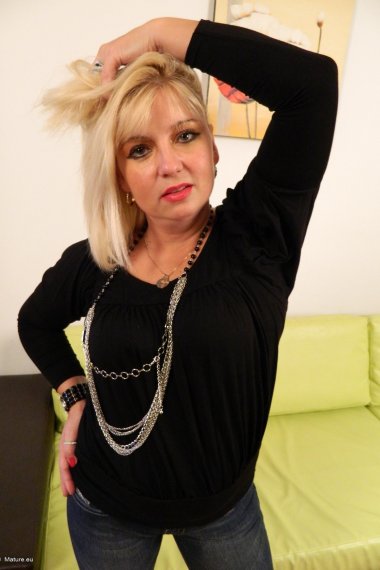 Horny blonde mature slut playing on the couch