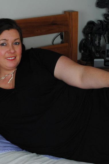 This big mature lady loves to get dirty