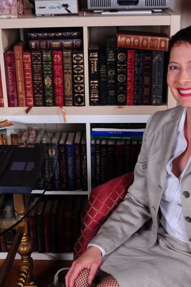 Shaved American housewife playing with her pussy