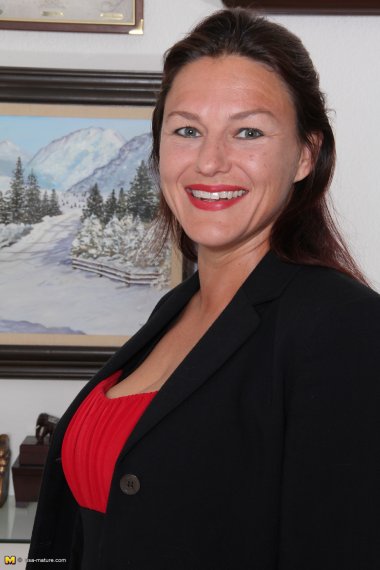 Hairy American housewife getting wet and wild