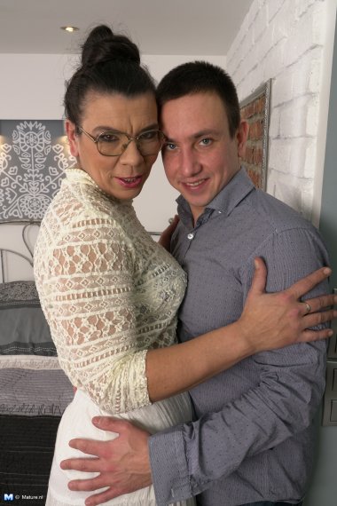 Hairy housewife doing her toy boy