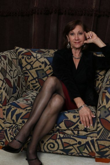 Naughty mature lady playing with her pussy