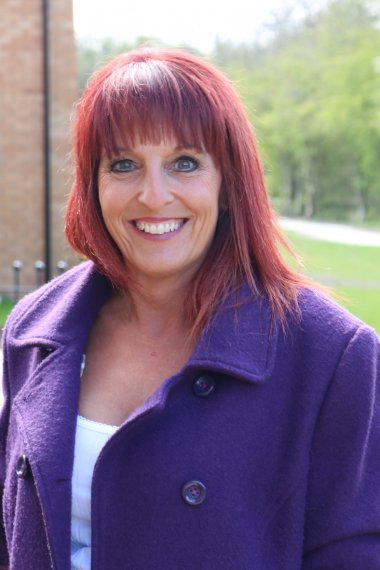 Horny cougar masturbating in her kitchen