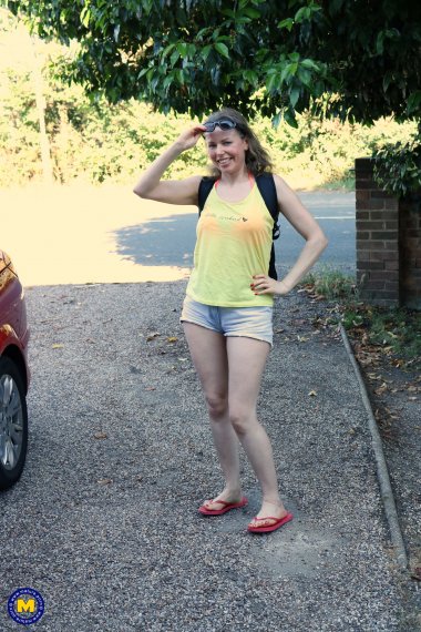 Hairy mature lady playing with the hose in the garden