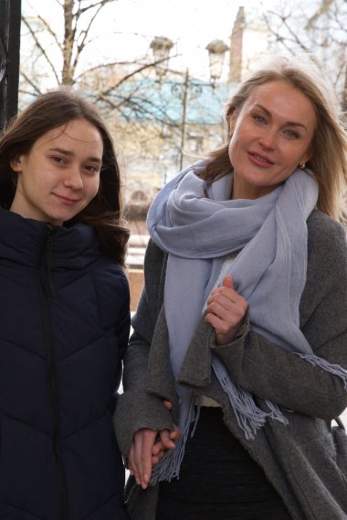 Hot MILF seducing a very naughty lesbian teeny babe