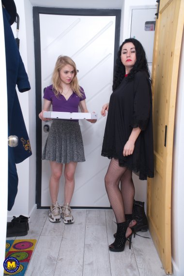 Let's have pussy for lunch for these old and young lesbians