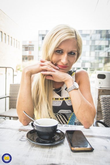 Steamy hot MILF playing with her shaved pussy