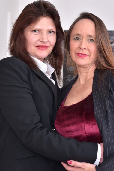 Two hairy British housewives getting full lesbian