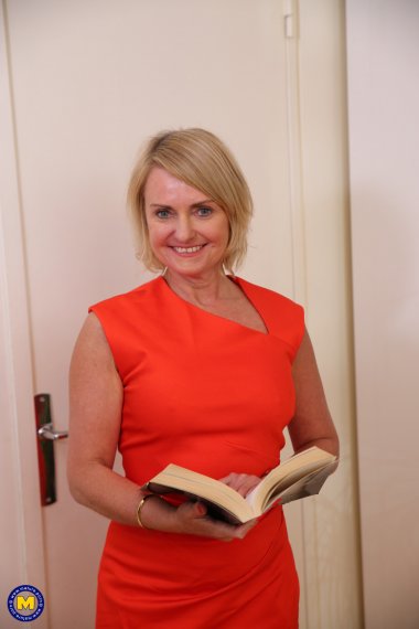 This naughty mature slut loves to ride a big hard cock