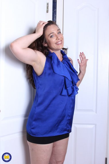 Naughty American MILF playing in the shower