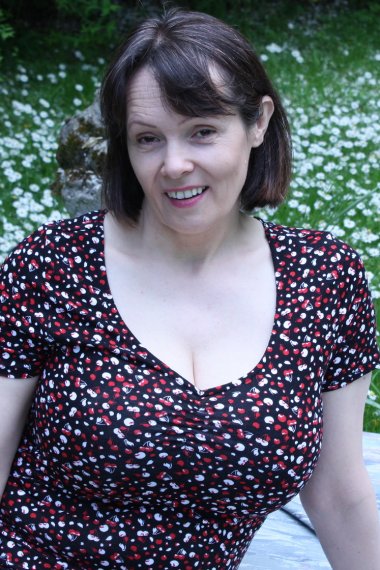 Horny British housewife doing her toy boy in the grass